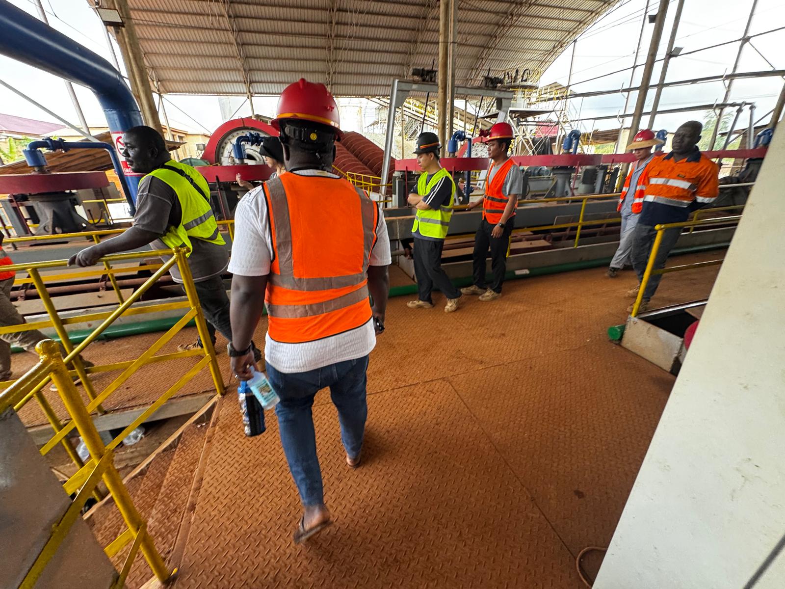 Wash plant and recovery floor